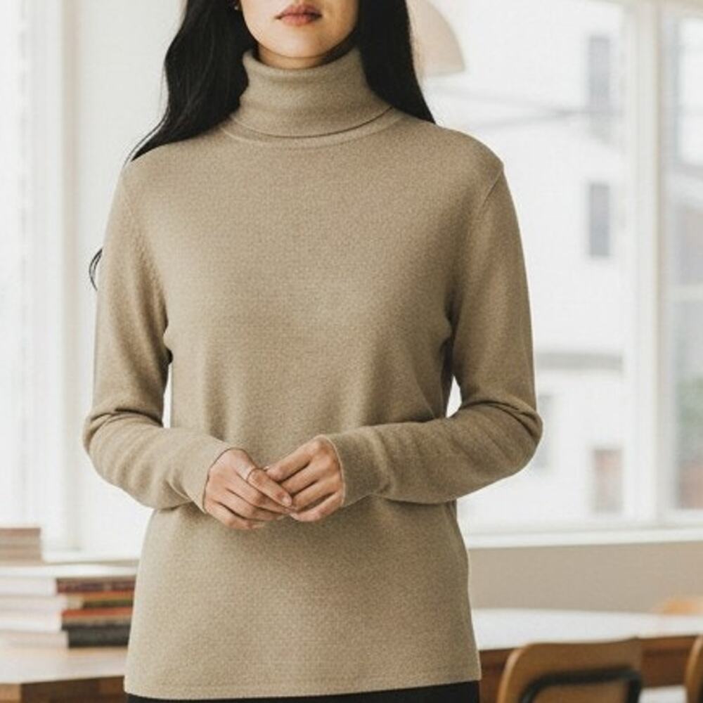 EMANUEL UNGARO LIBERTE Vintage Turtleneck Sweater Top Silky Knit Camel M